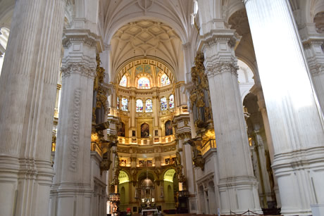 huge support columns in granada catheral