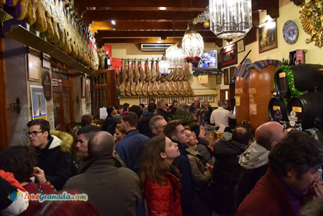 bar full of people