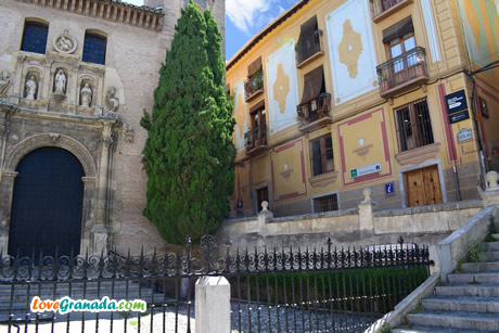 tourist office in plaza santa ana in carrera del darro