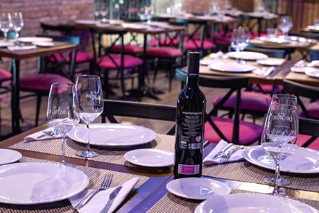 tables in the restaurant in la solea