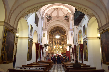 abadia de sacromonte hall with wooden banches