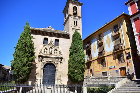 inerior of the santa ana church in granada