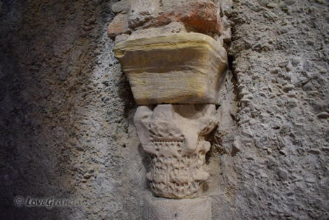 column integrated in wall