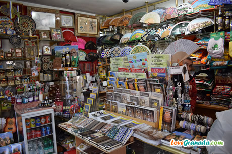 souvenir shop cartuja