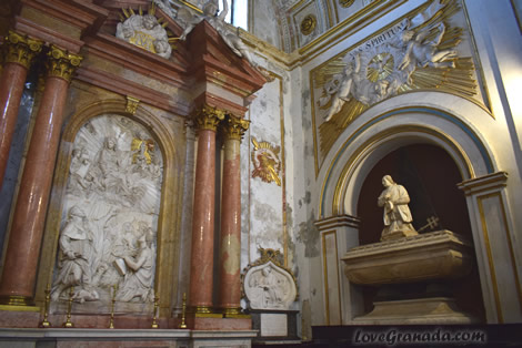 sculpture of virgen made of marmol in the cattedral