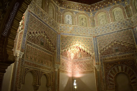 madraza interior-arches
