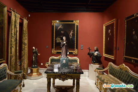 tooms with statue in museum of san juan de dios