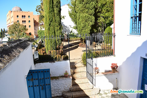 entrance to the manuel de falla museum in granada
