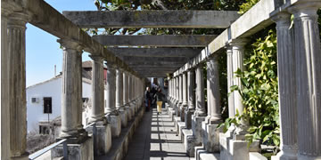 statues in rodriguez acosta museum in granada
