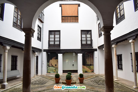courtyard of casa de los tiros