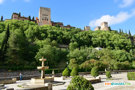 paseo de los tristes with alhambra view