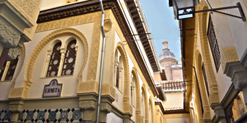 alcaiceria street in granada