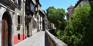 carrera del darro and river darro near plaza nueva