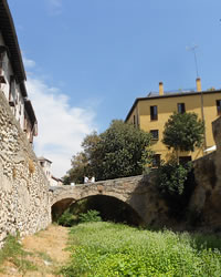river and bridges in carrera del darro