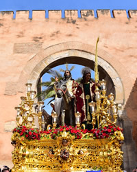 elvira gate in granada, looking from triumph gardens