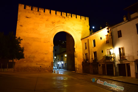 puerta elvira at night