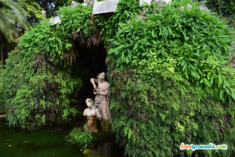 stature and fountain at the entrance to carmen of the martyrs