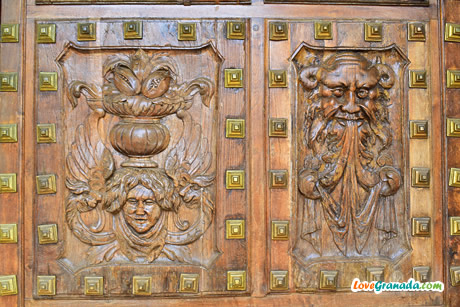 wooden door decorations of the martires palace