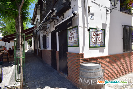 bar kiki entrance