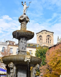 fountain with three heads in plaza de bib rambla