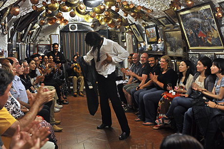 flamenco show in one of the caves in grandada