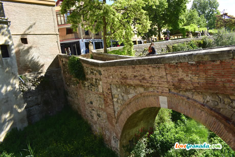 paseo tristes bridge