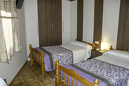 apartamento con cocina en el hostal duende blanco en sierra nevada