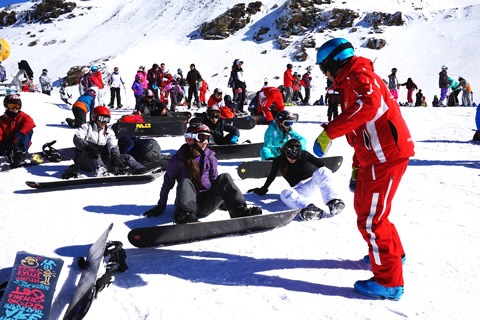 group snowbaord lesson