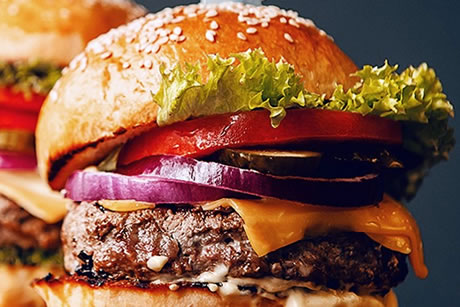 beef burger in muralla restaurant in sierra nevada