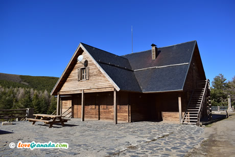 wooden house in puerto de ragua