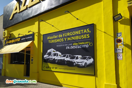 entrance to the alquiauto office