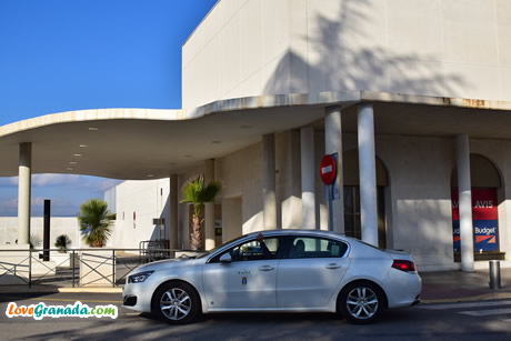 taxi in front of the granada airport