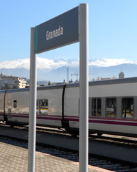 how to get to granada by train